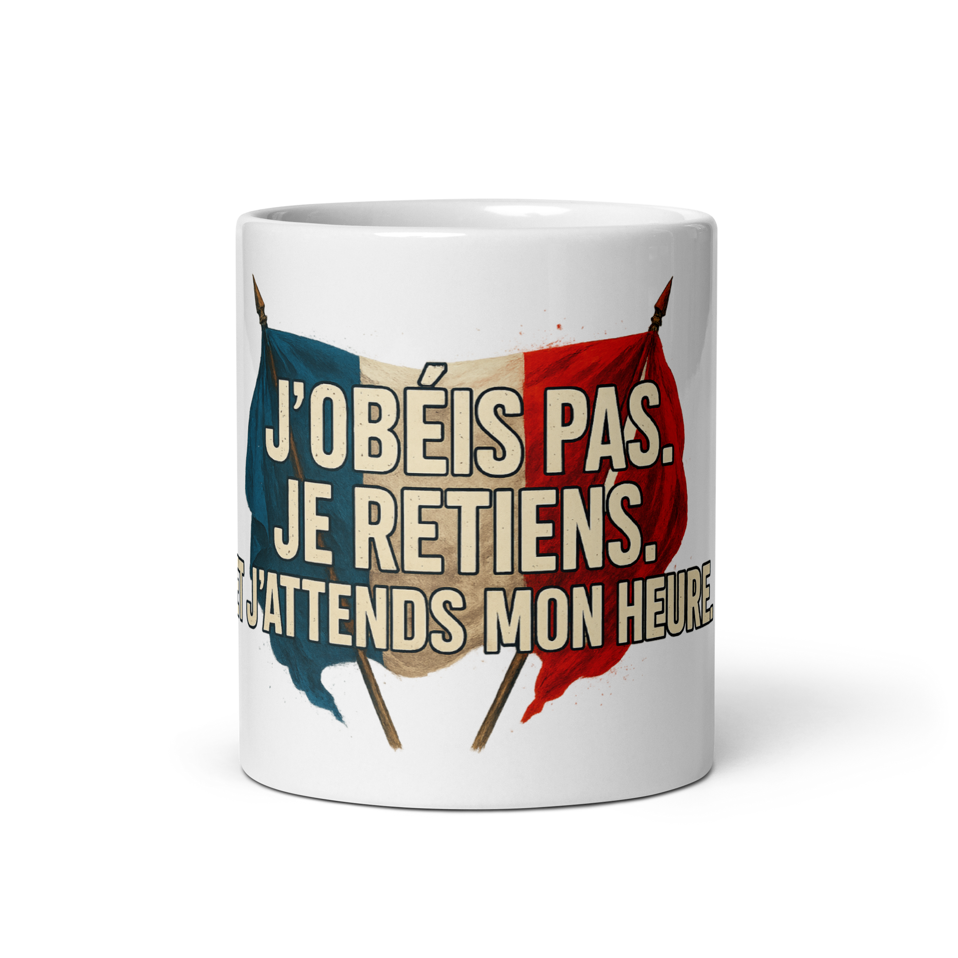 Ce mug ne fait pas de bruit. Il prépare l’orage. « J’obéis pas. Je retiens. Et j’attends mon heure. » C’est le message de ceux qui ne crient pas, mais qui observent. Qui encaissent. Qui notent tout. Et qui frapperont quand le masque tombera. Manifestation 10 Septembre.